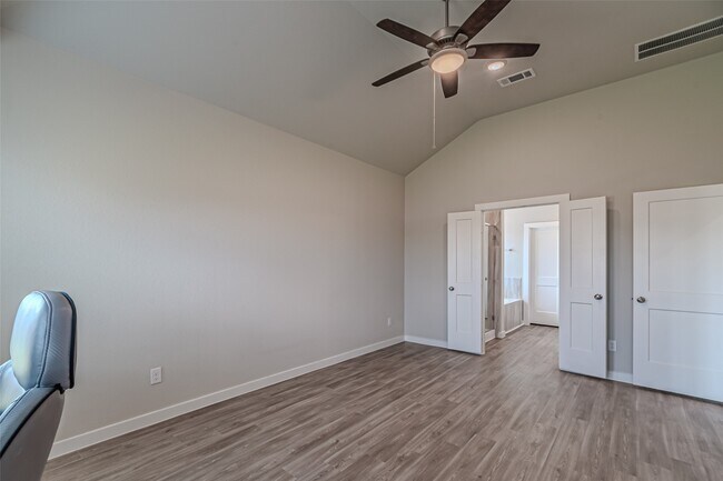 Building Photo - 21606 Wave Holw Dr