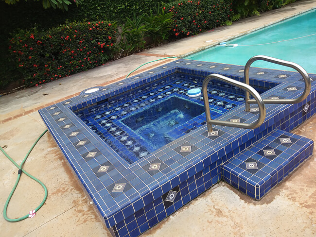 Building Photo - Very private, gated, mostly furnished Maui...