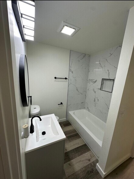 Building Photo - 1621 NE 18th St