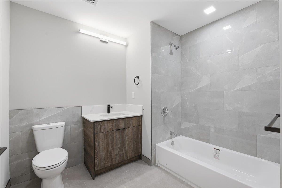 Building Photo - 3516 John F. Kennedy Blvd