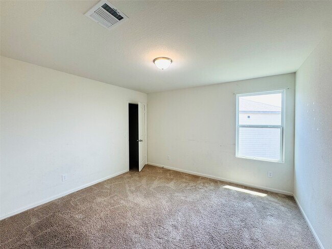 Building Photo - 1013 Pitch Pne Ct