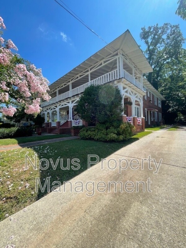 Building Photo - 319 College St
