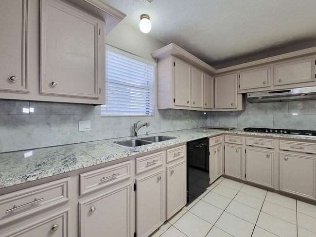 Building Photo - Amazing Cottage Charm Designer Home with Lush Landscaping, Sprinkler System, New Insulated Window...