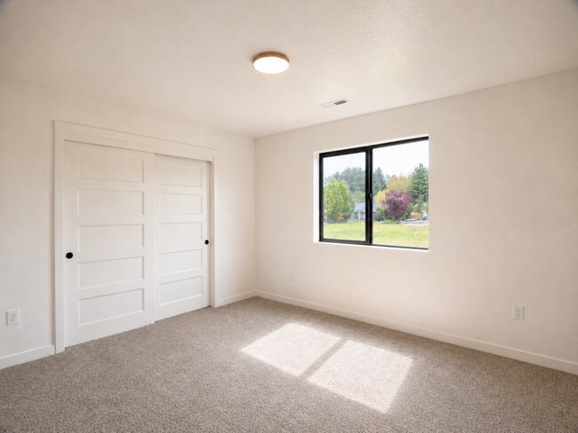 Building Photo - 10116 NE 45th Ct