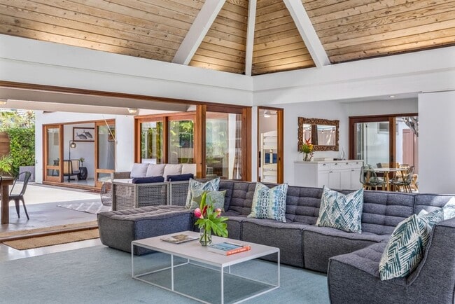 Building Photo - Elegant Home w/ Private Beach Access, Pool...