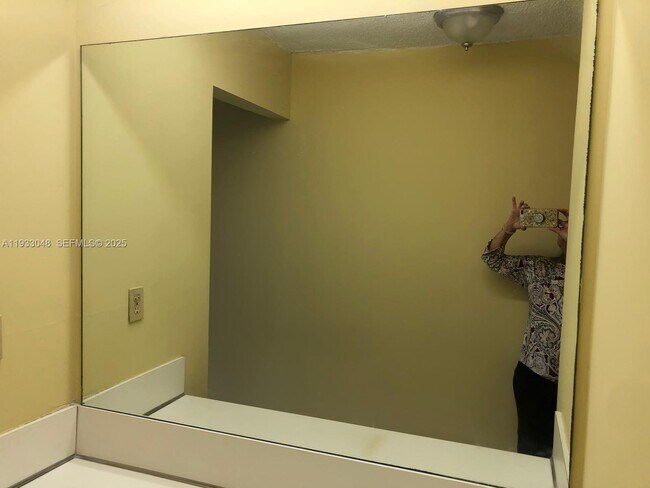 Building Photo - 555 NE 123rd St