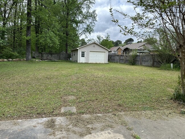 Building Photo - 3205 Turtle Creek Rd