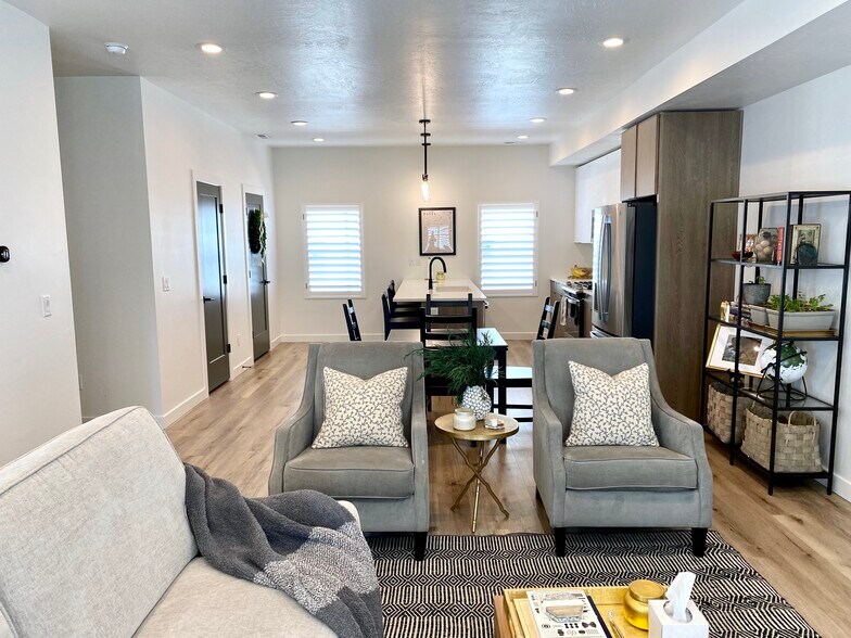 Building Photo - 620 N Orchard Dr