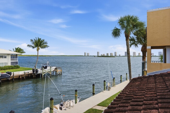 Building Photo - 1155 Lake Shore Dr