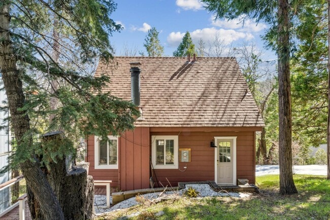 Building Photo - 28880 Cedar Dr