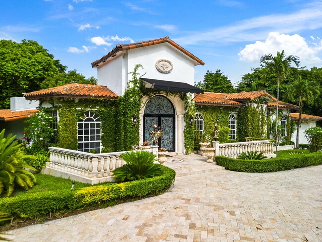 Building Photo - 12300 Old Cutler Rd