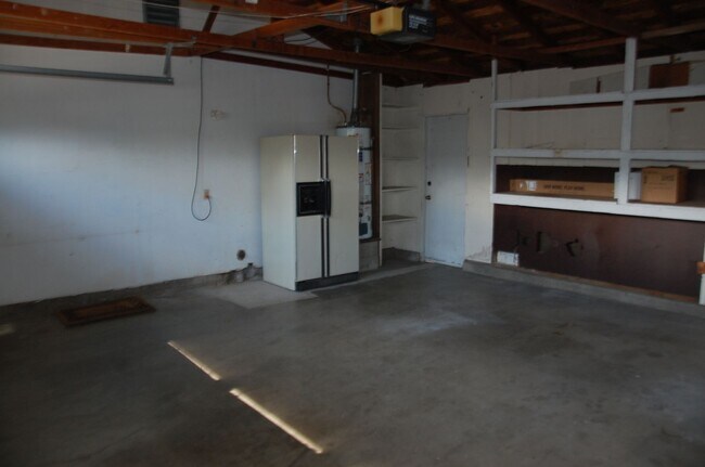 Building Photo - Large Home Near Magnolia Shopping Center