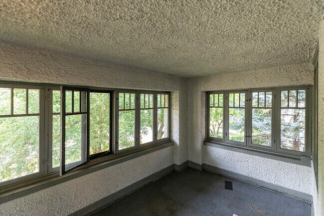 Building Photo - 202 Ridgeland Ave