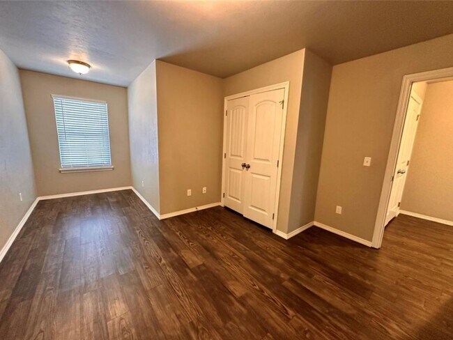 Building Photo - Charming 3-Bed Home w/ 2-Car Garage – Pet-Friendly