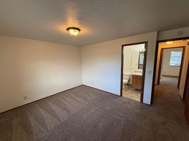 Building Photo - 2907 Moraga Ave SE