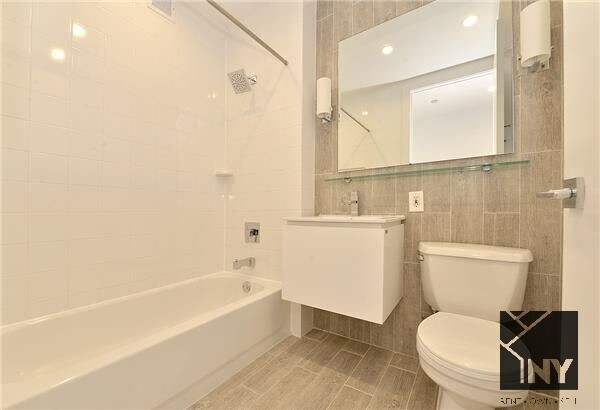 Building Photo - Murray Street