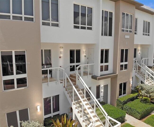 Building Photo - 10255 NW 63rd Terrace