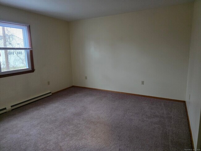 Building Photo - 88 Hickory St