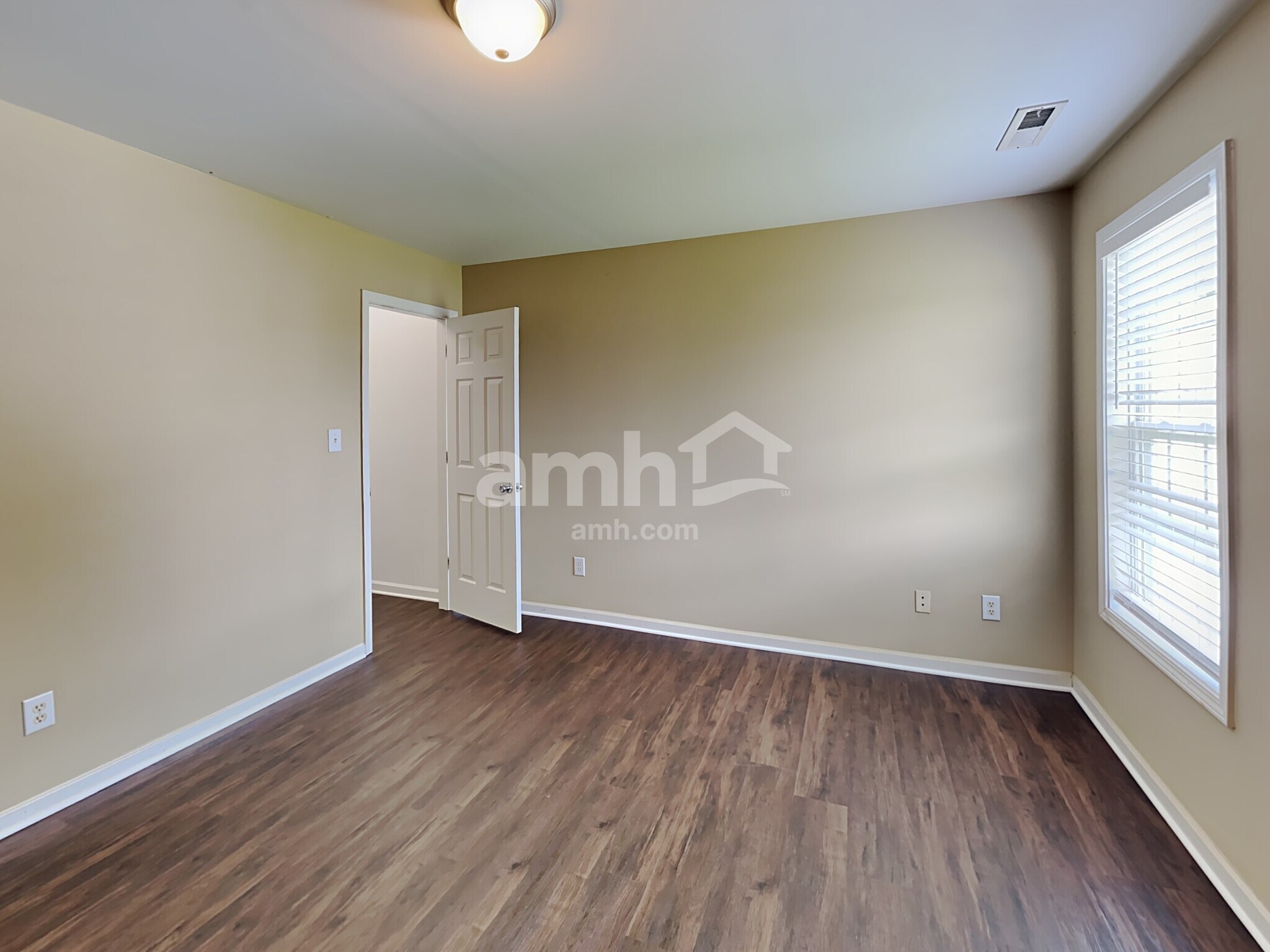 Building Photo - 813 S Hollybrook Rd