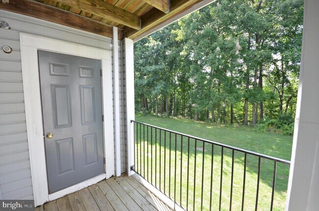 Building Photo - 10009 Vanderbilt Cir