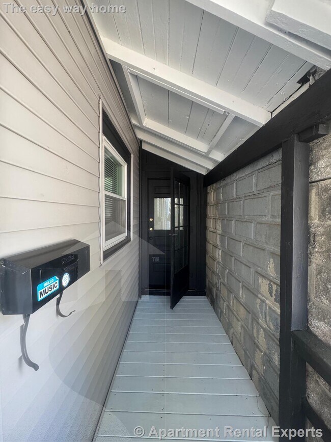 Building Photo - 516 R Somerville Ave