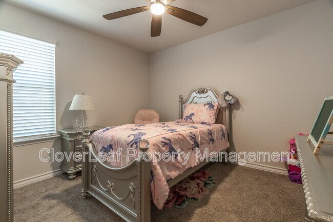 Building Photo - 6819 Whisper Grv