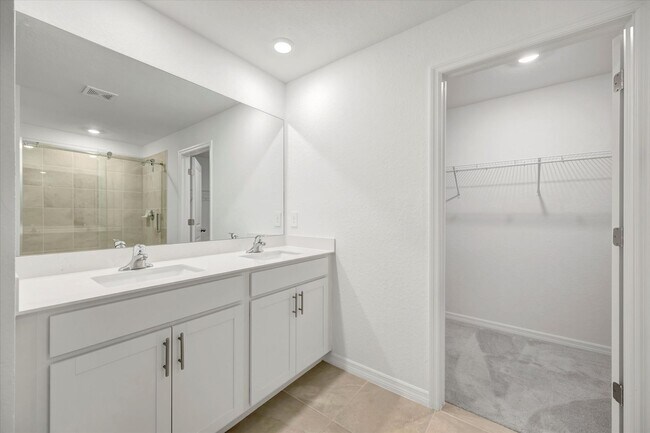 Building Photo - Lakewood Ranch Newer Build - 5 Bedroom Hom...