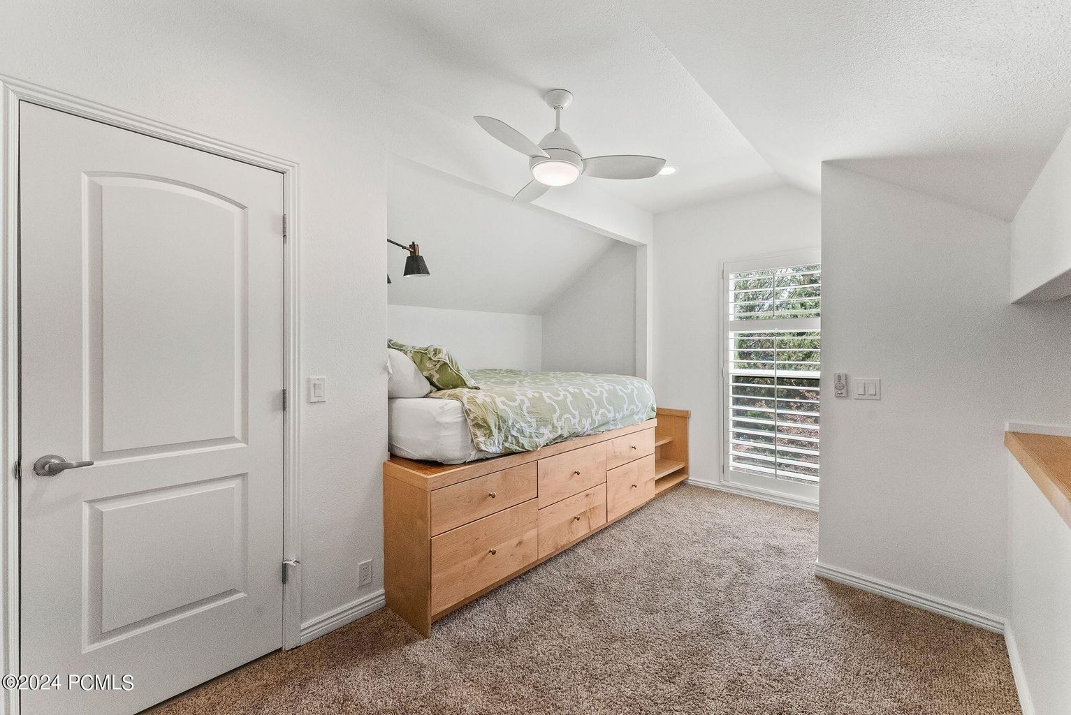 large closet, cali king bed, plantation shutters through out - 36 Racquet Club Dr