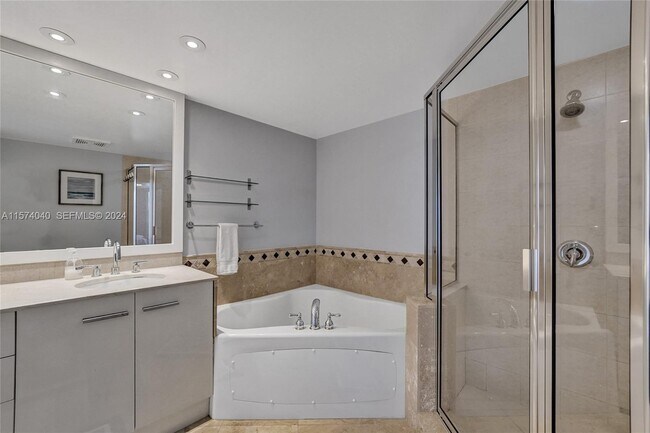 Building Photo - 16699 Collins Ave