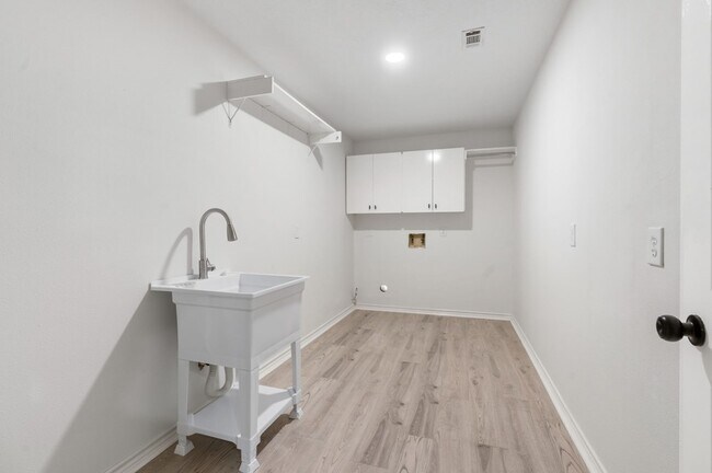 Building Photo - 10 Autumn Oaks Dr