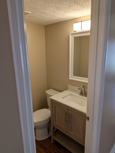 Building Photo - 913 Weeping Willow Dr