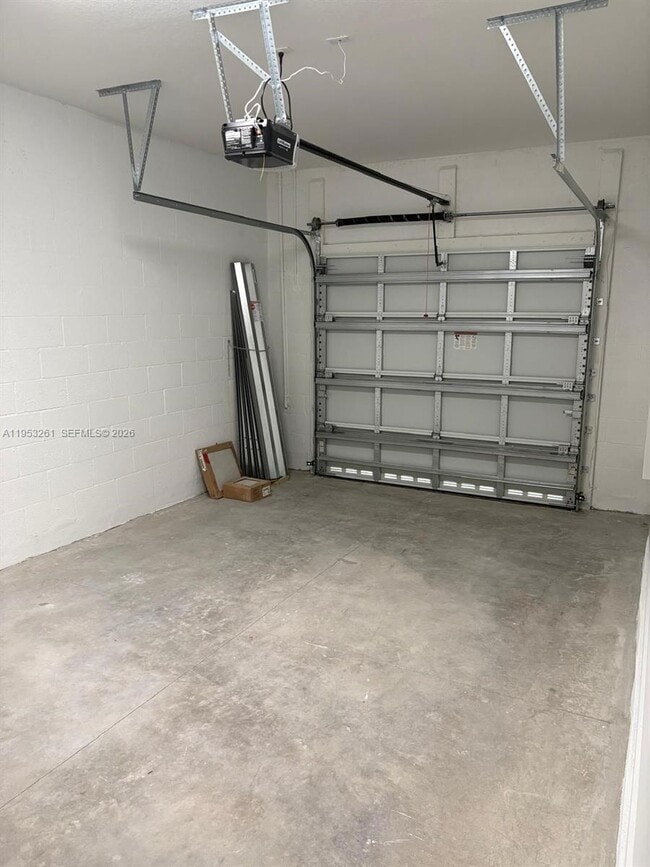 Building Photo - 609 W Davis Pkwy