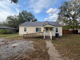 Building Photo - 603 Rock St SE