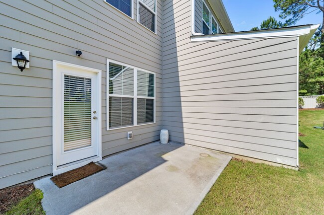 Building Photo - Gorgeous 3 Bed, 2.5 bed Townhouse in Apex