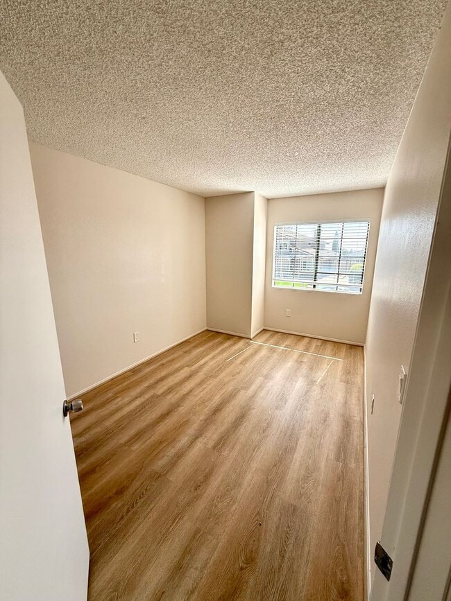 Building Photo - Wonderful 4 Bedroom 2-story Townhome in "F...