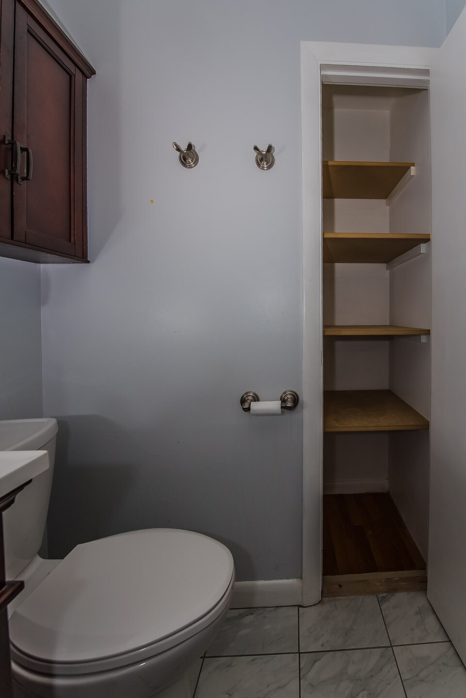 Building Photo - 172 River St