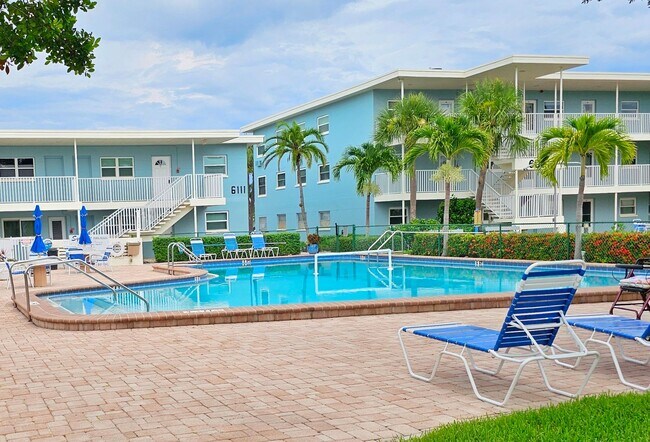 Building Photo - Fully Furnished 2 Bedroom 2 Bath St. Pete Beach Condo!