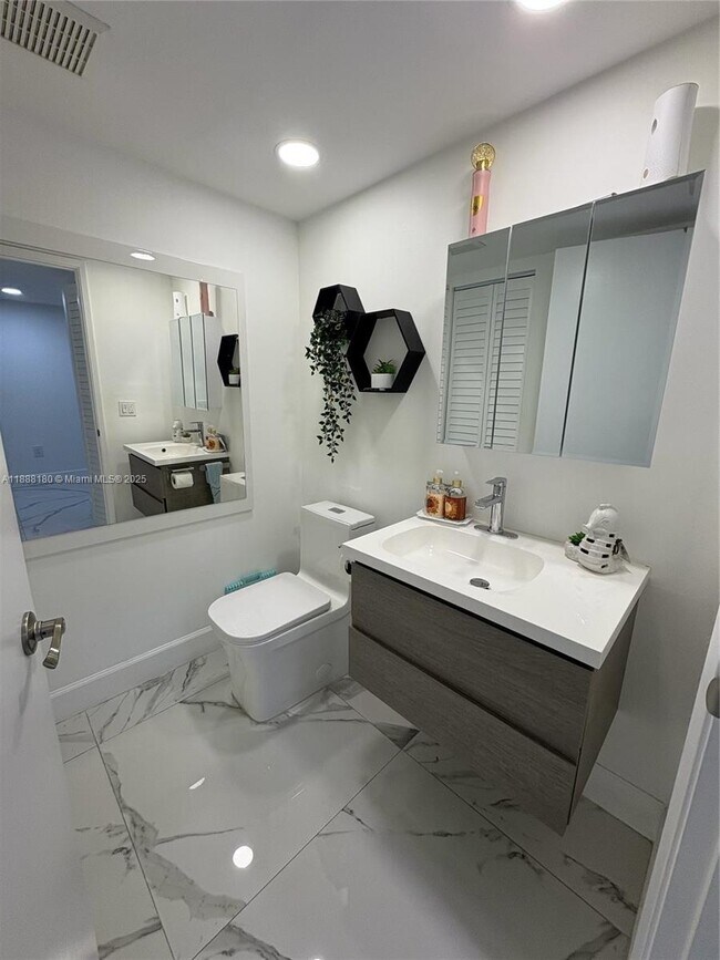 Building Photo - 901 SW 138th Ave