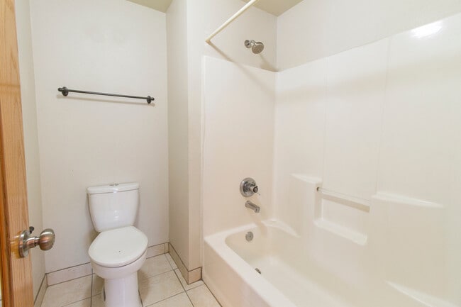 Building Photo - Lovely Corner Home in Quiet Neighborhood w...