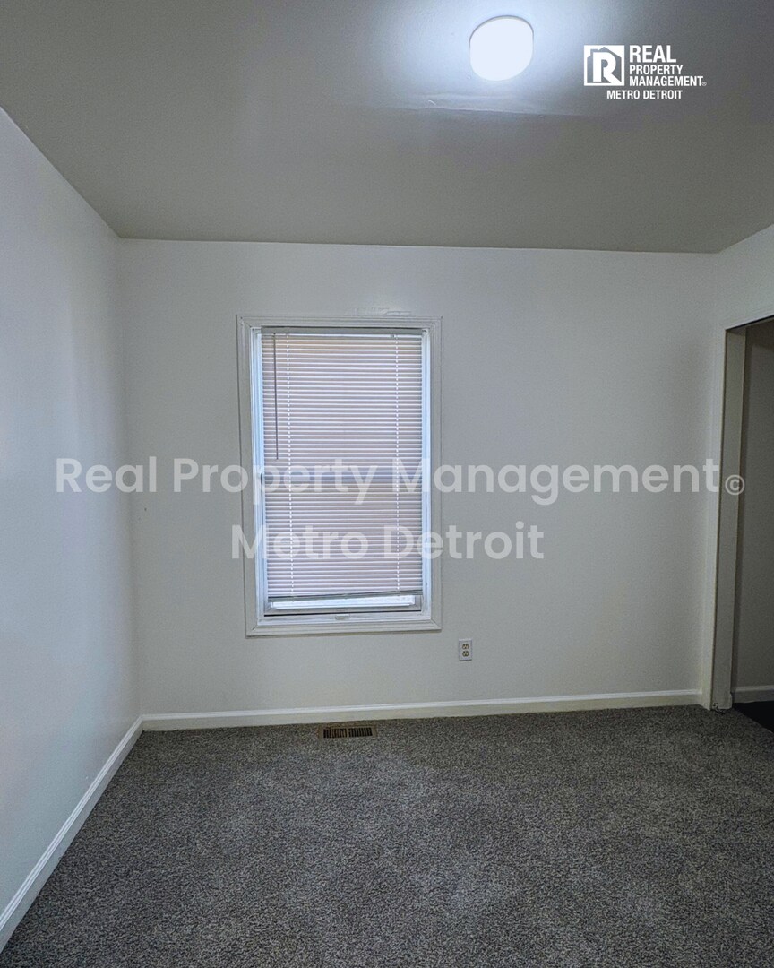 Building Photo - 433 Navahoe St