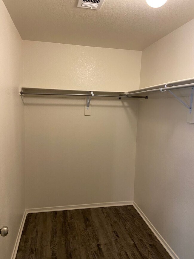 Building Photo - *PreLeasing* Four Bedroom | Two Bath Home in Bridlewood