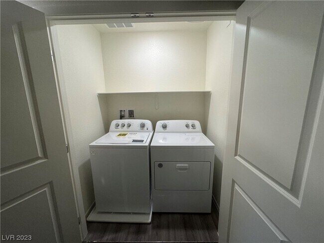 Building Photo - 9923 Florence Hills St