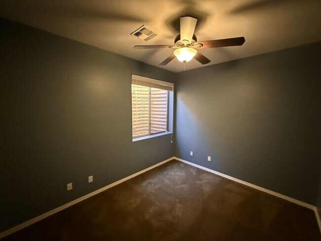 Building Photo - Beautiful 6 Bedroom - 4 Bath w/Private Poo...