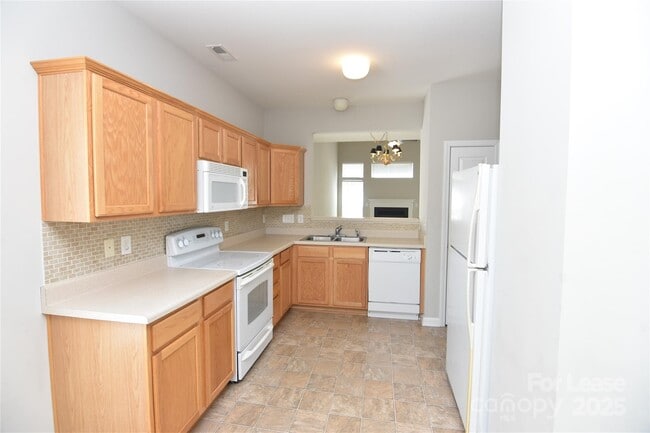 Building Photo - 614 Bayou Cir