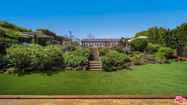 Building Photo - 6540 Dume Dr