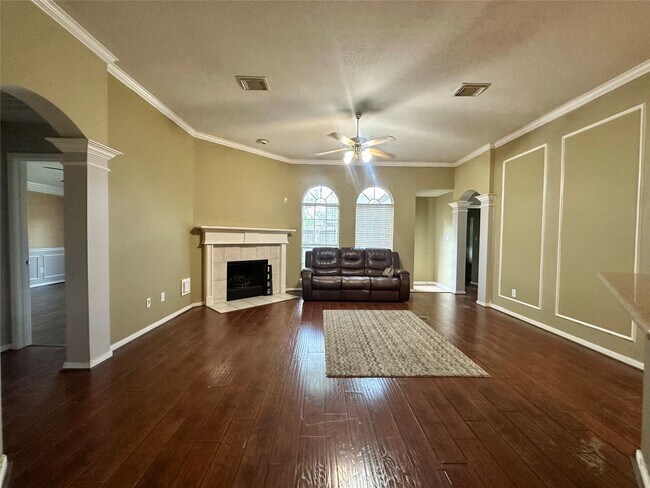 Building Photo - 19327 Gallatin Ln