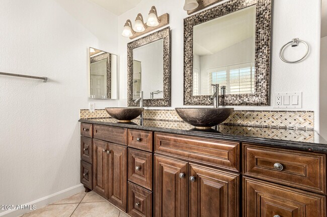 Building Photo - 1825 E Arabian Dr