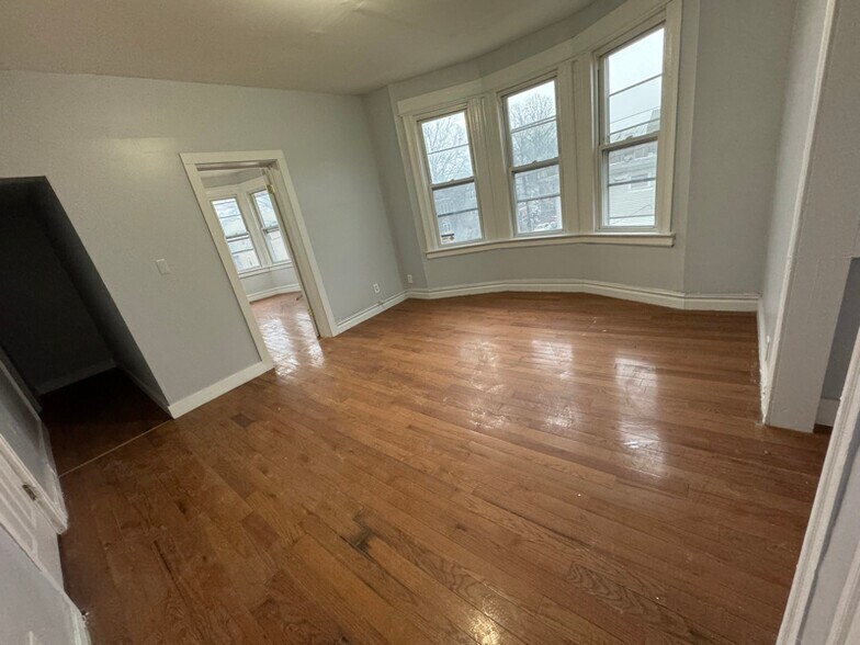 Building Photo - 827 S 14th St