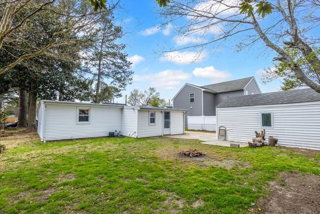 Building Photo - 3 Bed 1 Bath Home for Rent in Chesapeake