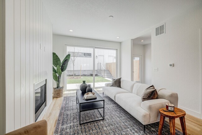 Family room - 3420 S Grant St